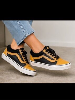 Vans Old Skool MTE Mustard Yellow Black Sherpa Lined Sneakers Women’s 7